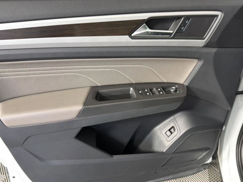 Used 2023 Volkswagen Atlas SE w/ Panoramic Sunroof Package AWD/4WD image 27