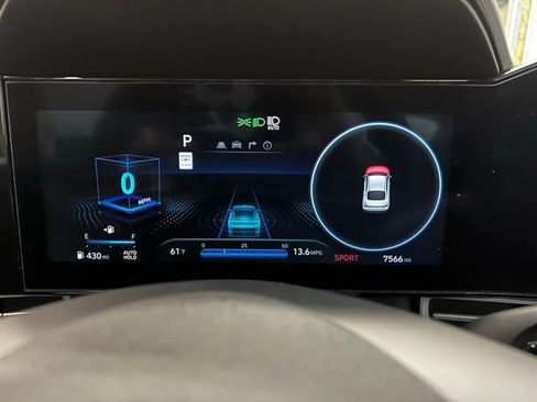 Used 2025 Hyundai Elantra SEL FWD image 12