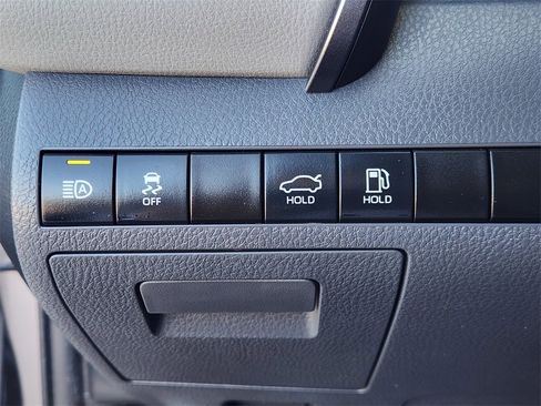 Used 2019 Toyota Camry XLE image 21