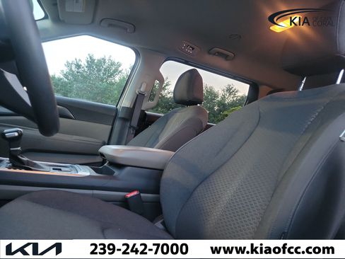 Used 2025 Kia Carnival LX FWD image 27