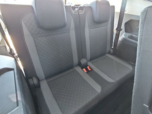 Used 2018 Volkswagen Tiguan S image 12