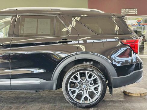 Used 2025 Ford Explorer Platinum w/ Ultimate Package AWD/4WD image 14