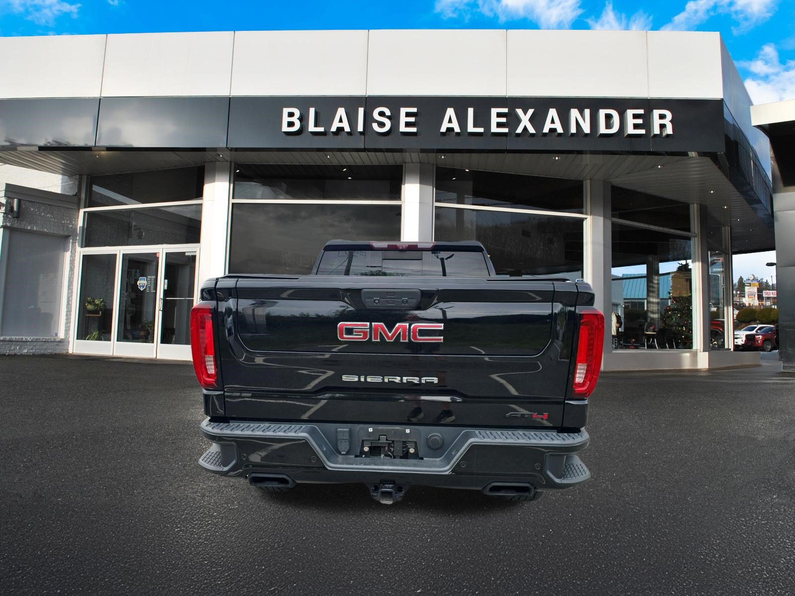 Used 2020 GMC Sierra 1500 AT4 w/ AT4 Premium Package AWD/4WD image 4