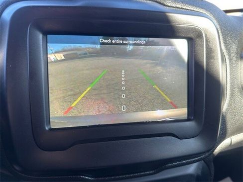 Used 2019 Jeep Renegade Latitude image 17