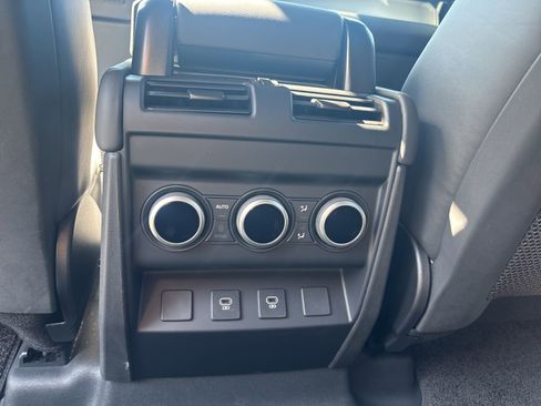 Used 2025 Land Rover Defender 110 X-Dynamic SE image 12