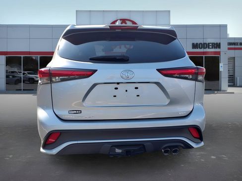 Used 2023 Toyota Highlander XSE FWD image 4