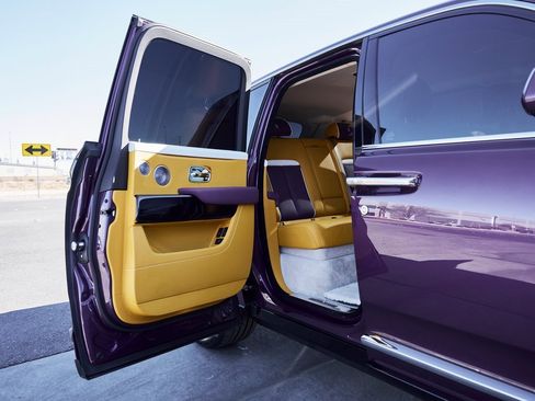 Used 2025 Rolls-Royce Cullinan image 24