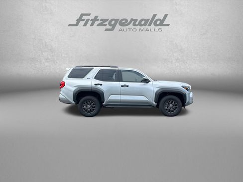 Used 2026 Toyota 4Runner SR5 AWD/4WD image 9