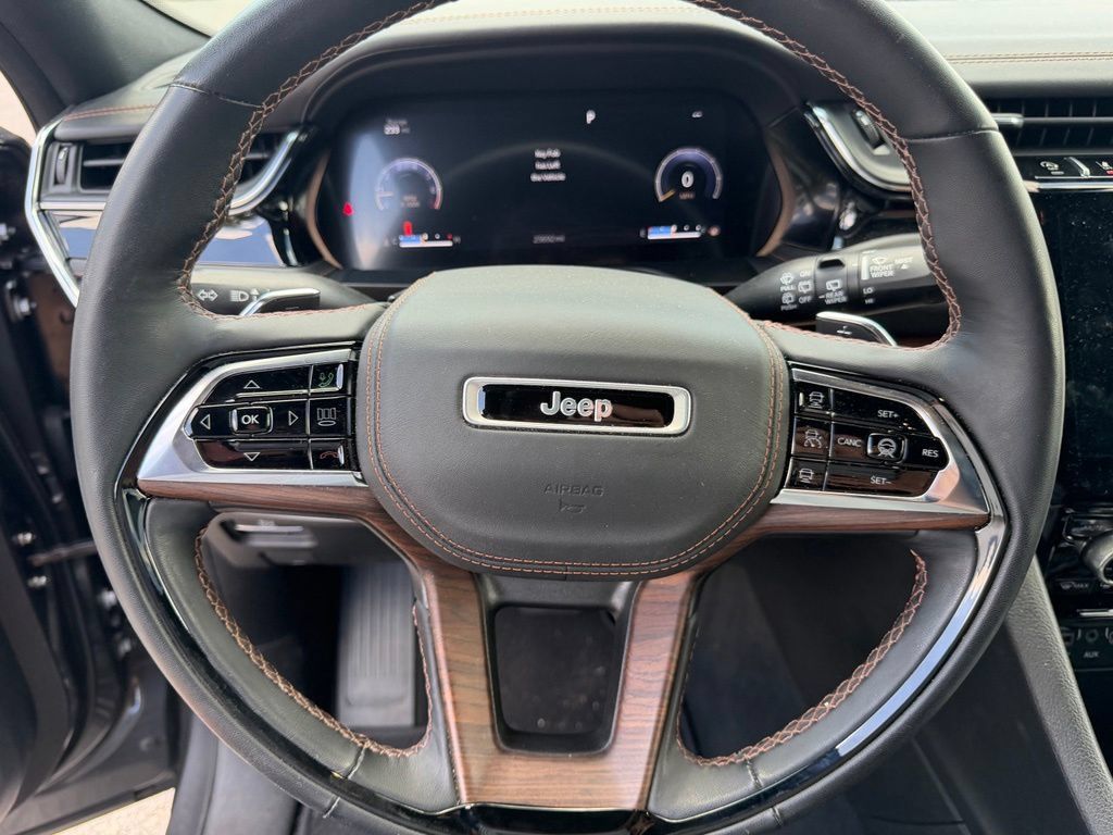 Used 2023 Jeep Grand Cherokee Summit AWD/4WD image 26
