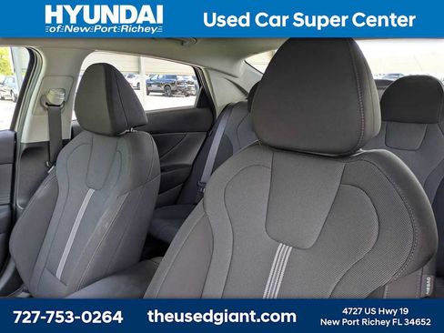 Used 2024 Hyundai Elantra SE FWD image 7