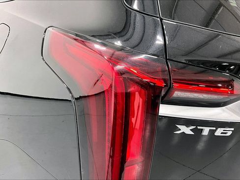 Used 2023 Cadillac XT6 Premium Luxury w/ Technology Package FWD image 38
