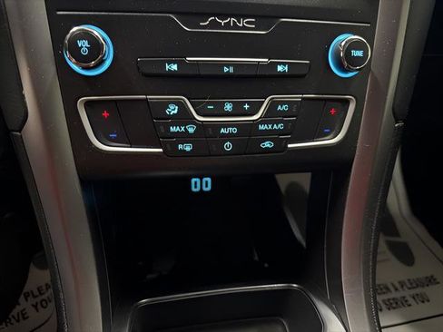 Used 2020 Ford Fusion SE FWD image 23