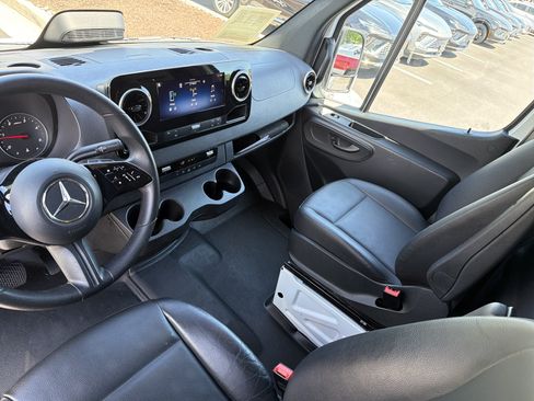 Used 2025 Mercedes-Benz Sprinter 2500 image 30