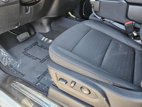 New 2026 GMC Sierra 1500 SLE w/ Preferred Package image 4