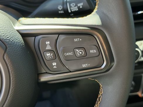 Used 2024 Jeep Gladiator Sport image 17