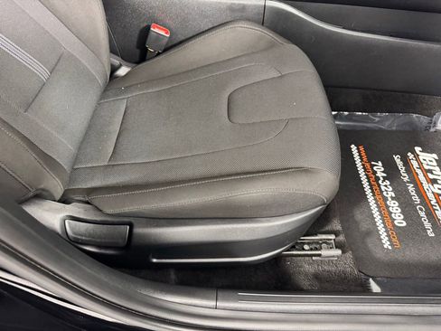 Used 2025 Hyundai Elantra SE image 31