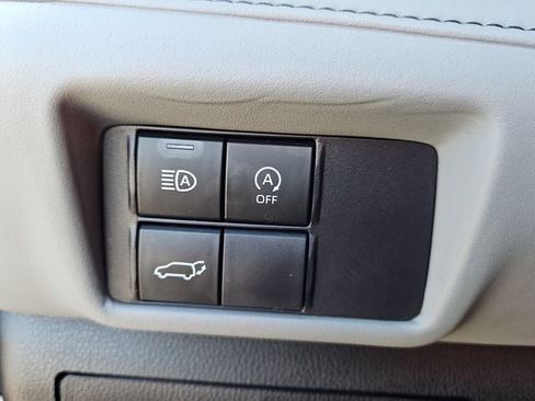 Used 2023 Toyota Highlander LE image 30