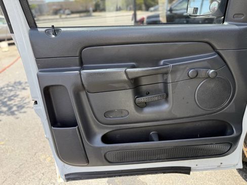 Used 2004 Dodge Ram 1500 Truck ST image 8