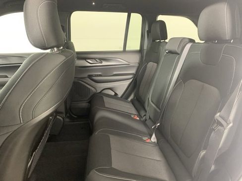 New 2025 Jeep Grand Cherokee Laredo w/ Luxury Tech Group I image 13