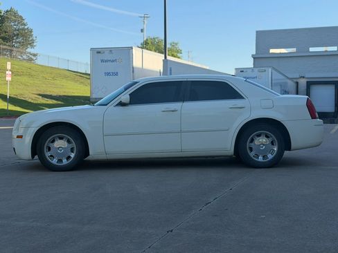 Used 2006 Chrysler 300 Touring RWD image 4