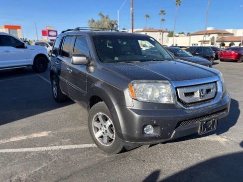 Used 2010 Honda Pilot Touring image 1