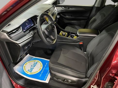 Used 2023 Jeep Grand Cherokee L Laredo AWD/4WD image 9