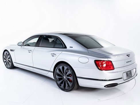 New 2025 Bentley Flying Spur Black Edition image 3