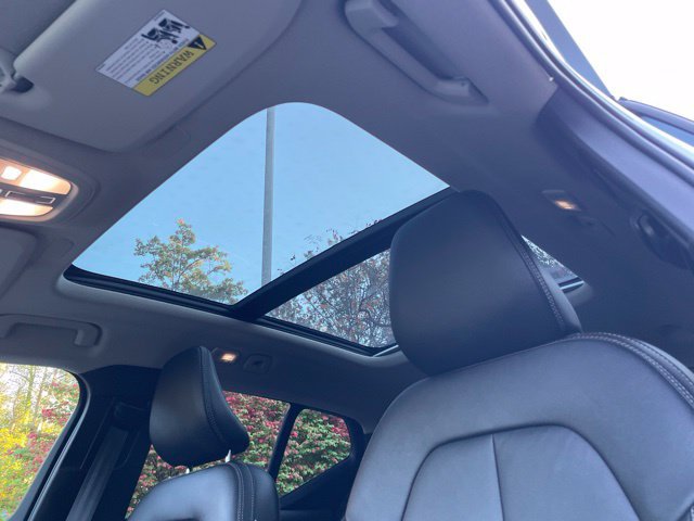 Used 2024 Volvo XC40 B5 Plus w/ Protection Package Premier AWD/4WD image 24