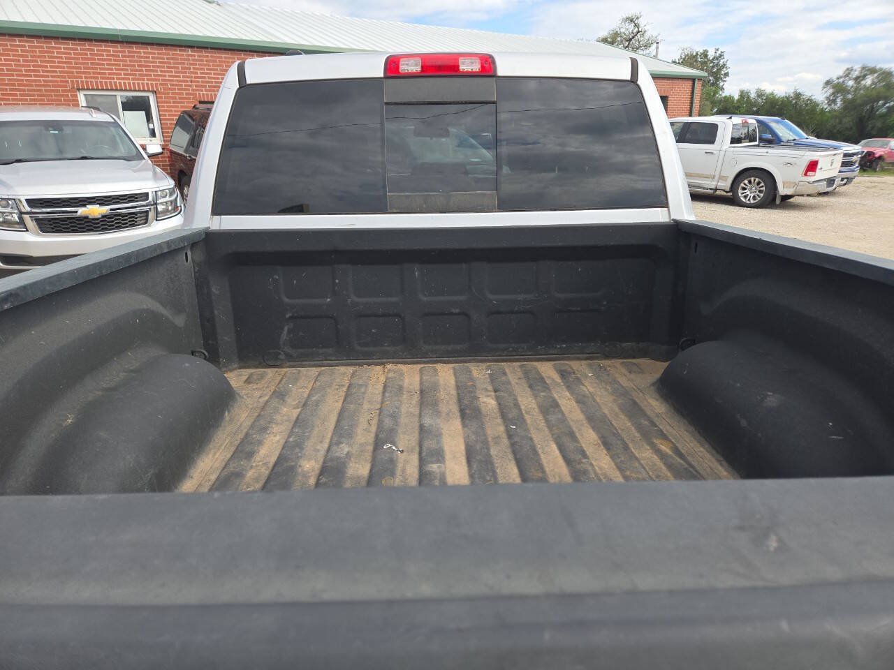Used 2017 RAM 1500 Classic SLT AWD/4WD image 11