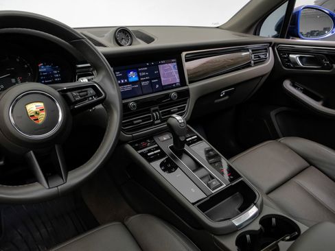 Used 2023 Porsche Macan Turbo AWD/4WD image 27