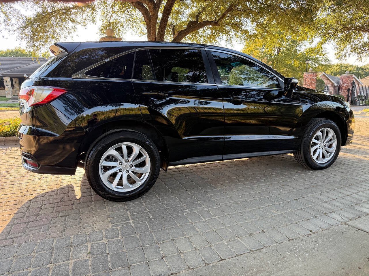 Used 2017 Acura RDX w/ Technology Package FWD image 3