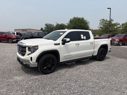 Used 2023 GMC Sierra 1500 SLT AWD/4WD image 2