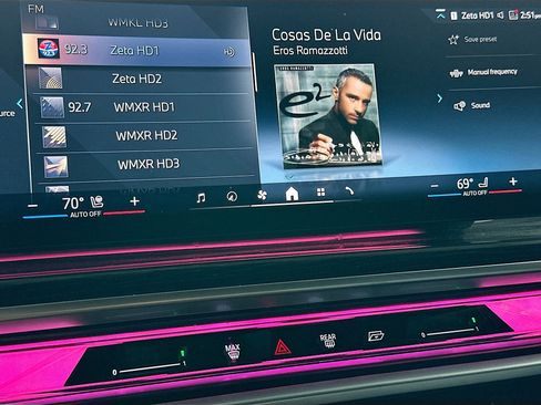 Used 2024 BMW 740i image 15