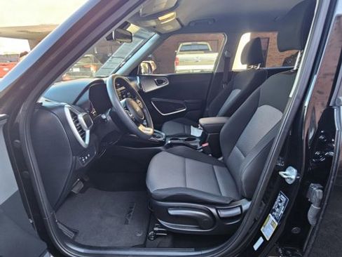 Used 2023 Kia Soul LX image 11