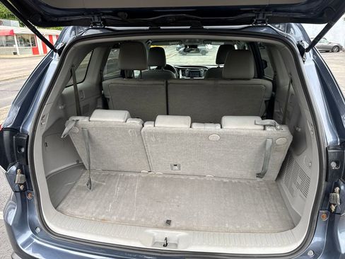 Used 2019 Toyota Highlander LE AWD/4WD image 36