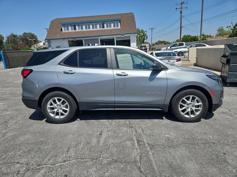 Used 2024 Chevrolet Equinox LS w/ LS Convenience Package FWD image 2