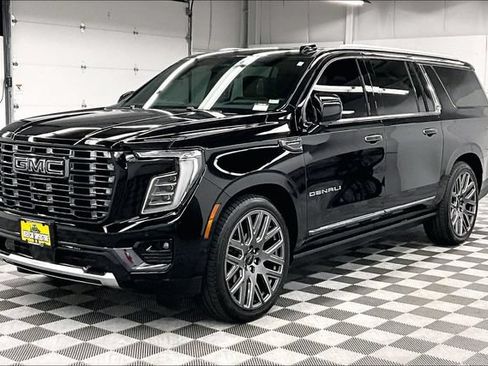 Used 2025 GMC Yukon XL Denali Ultimate AWD/4WD image 12