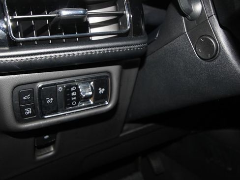 Used 2023 Lincoln Nautilus AWD w/ Premium Package image 11