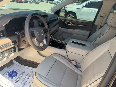 Used 2024 GMC Yukon XL Denali w/ Denali Reserve Package AWD/4WD image 18