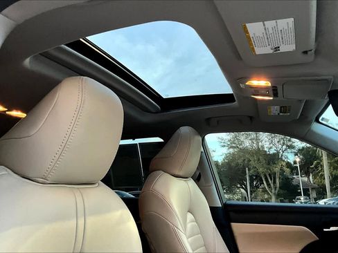 Used 2020 Toyota Highlander XLE image 13