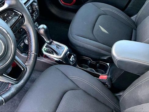 Used 2022 Jeep Renegade Latitude w/ Convenience Group AWD/4WD image 14