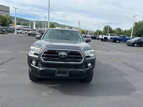 Used 2019 Toyota Tacoma SR5 AWD/4WD image 11