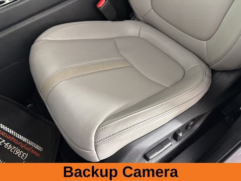 Used 2023 Honda Pilot Touring image 11