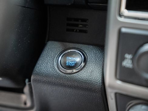 Used 2016 Ford F150 Lariat w/ Equipment Group 502A Luxury AWD/4WD image 32