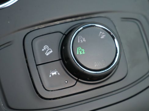 Used 2024 GMC Terrain SLE image 18