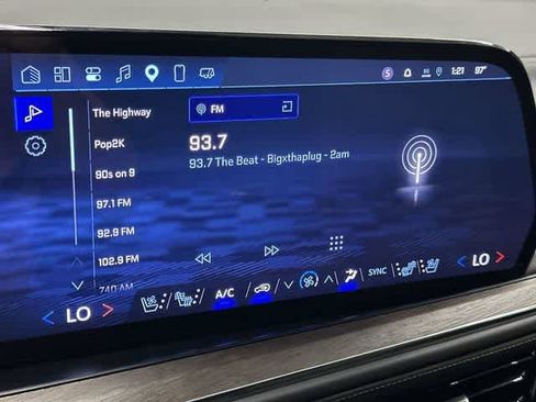 Used 2025 Chevrolet Suburban High Country AWD/4WD image 22