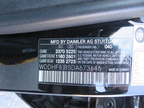 Used 2013 Mercedes-Benz E 350 4MATIC Sedan image 40