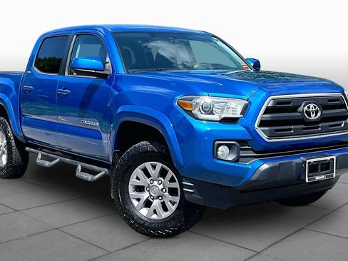 Used 2016 Toyota Tacoma SR5 w/ SR5 Appearance Package (SN) AWD/4WD image 3