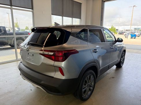 Used 2021 Kia Seltos LX AWD/4WD image 6