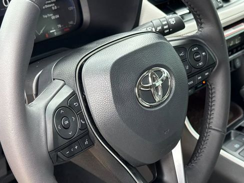 Used 2025 Toyota RAV4 Limited FWD image 29